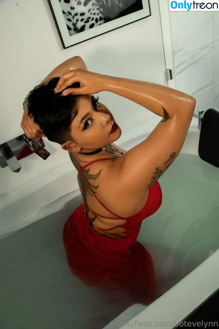 Evelynaradia nude photo #0011 (Busty Cam Model / Evelyn aradia / bot_evelynn)
