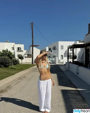 Evie Penington / eviepenington nude photo #0005