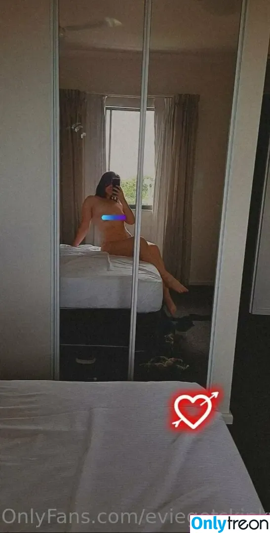 eviegetskinky голая photo #0001 (eviebeckyy_eq)
