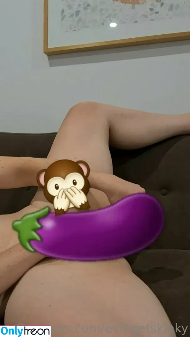 eviegetskinky nude photo #0002 (eviebeckyy_eq)