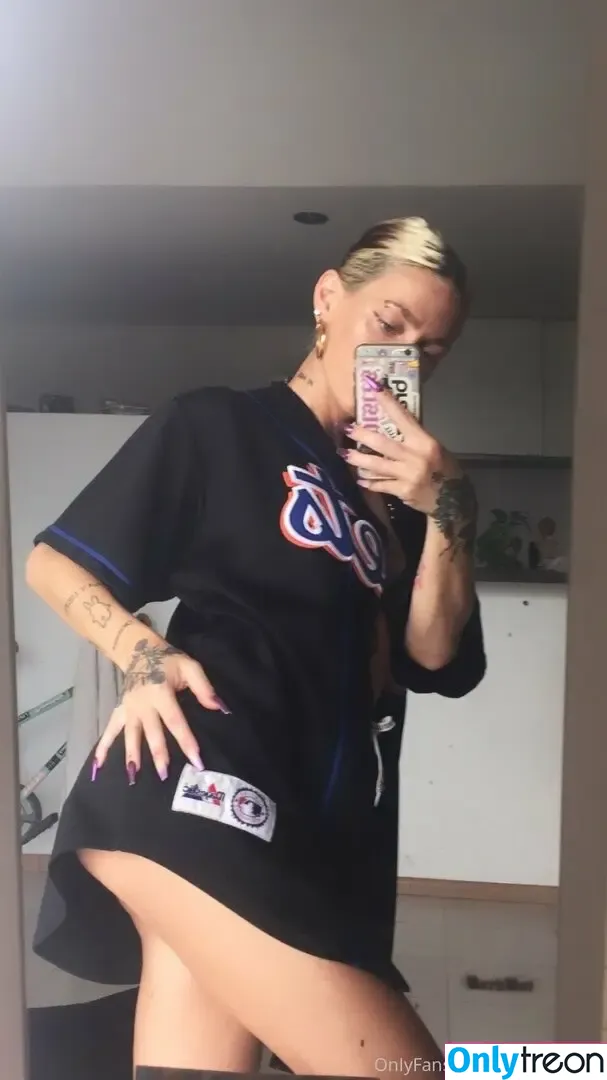 evilbarbybae nude photo #0037 (evilbarbybae)
