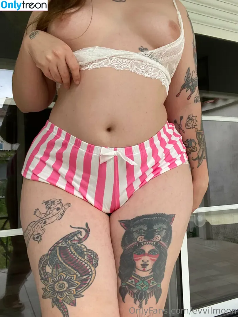 evvilmoon nude photo #0770 (evyn.moon)