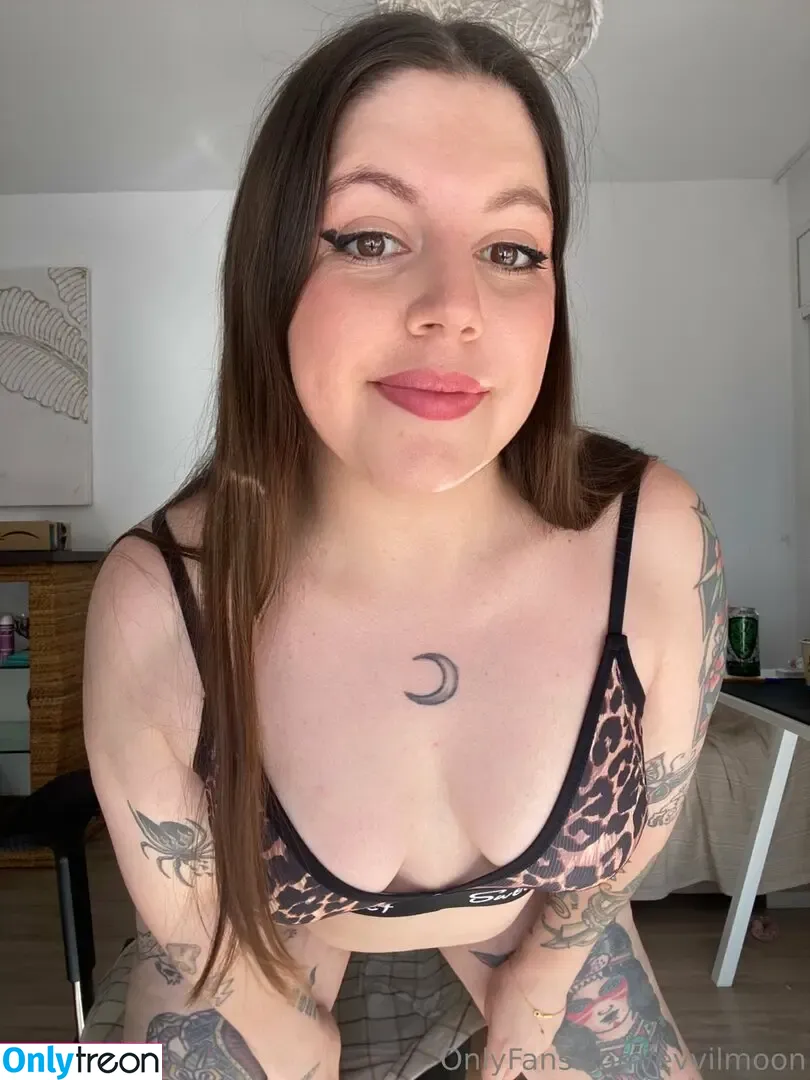 evvilmoon nude photo #0778 (evyn.moon)