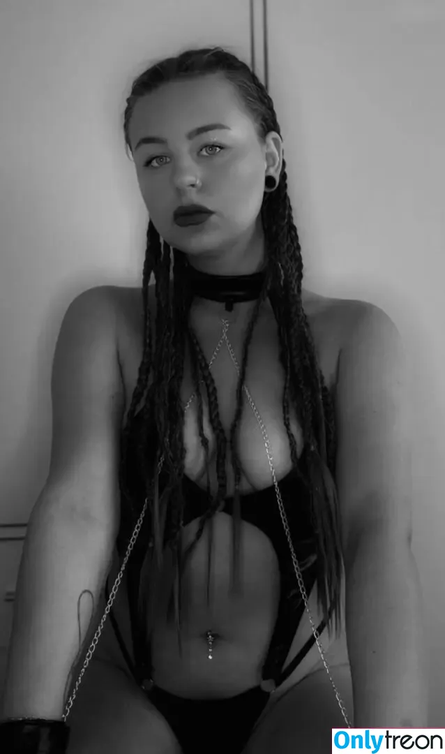Evyjtz22 nude photo #0008 (Evyjtz22)