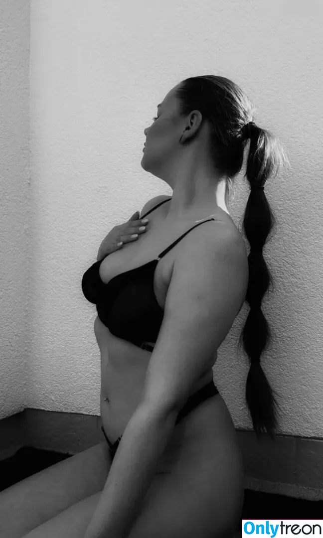 Evyjtz22 nude photo #0018 (Evyjtz22)