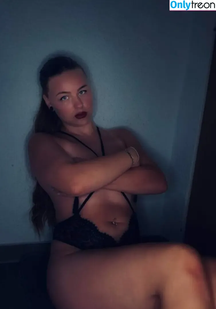 Evyjtz22 nude photo #0032 (Evyjtz22)