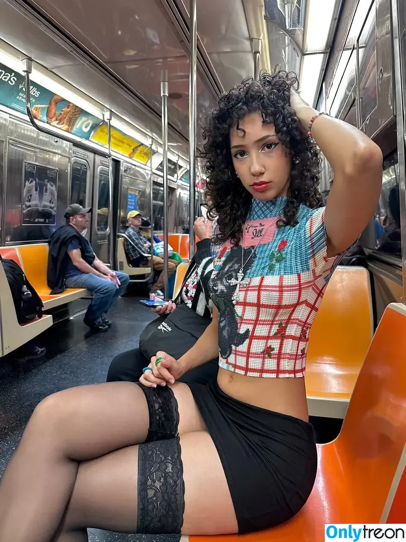 ewmxt nude photo #0106 (eliana / lalayravo / woahnatty)