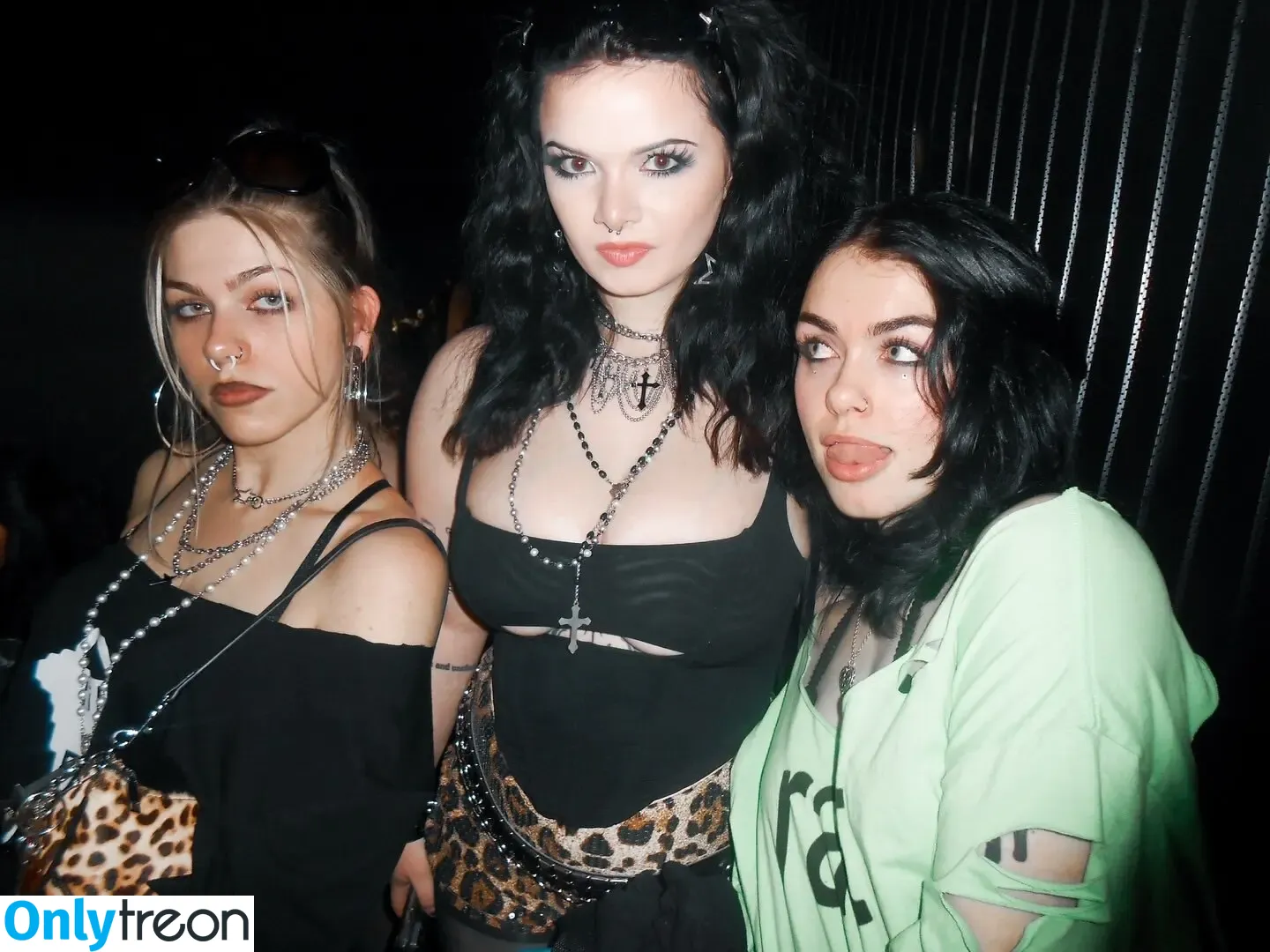 Extragal голая photo #0042 (extraroxy / grace4nne)