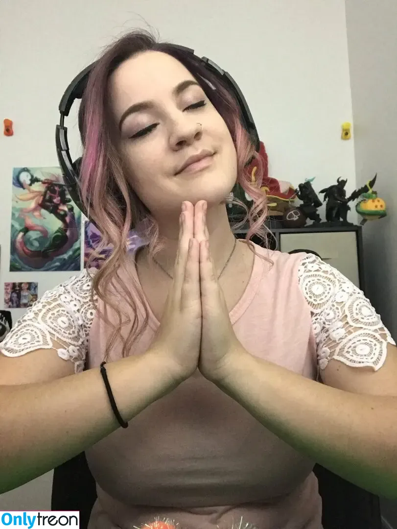 Eyevoree nude photo #0004 (eyevoreee)