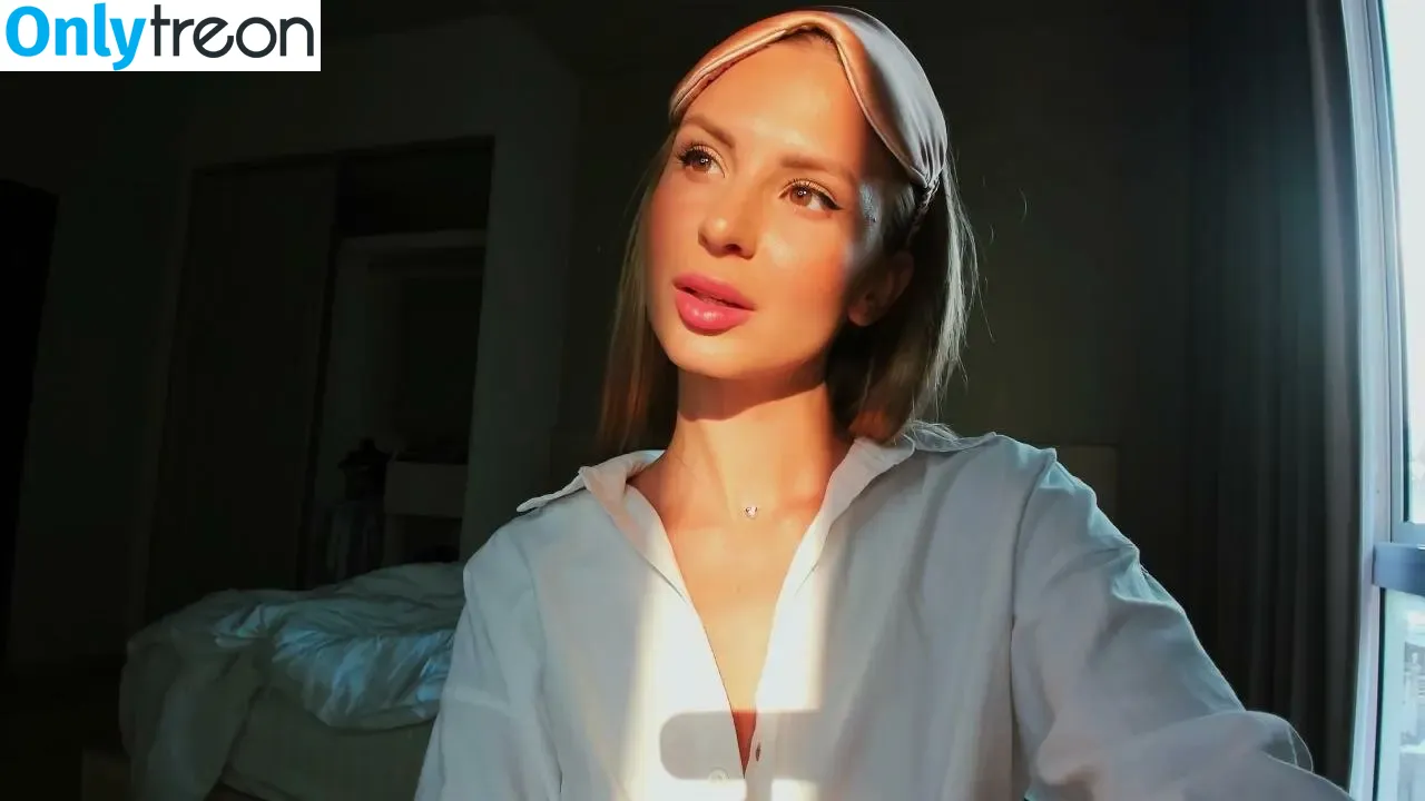 f1oraa nude photo #0003 (Sp1cyMe / charming_pan / f1ora / pand_oral)