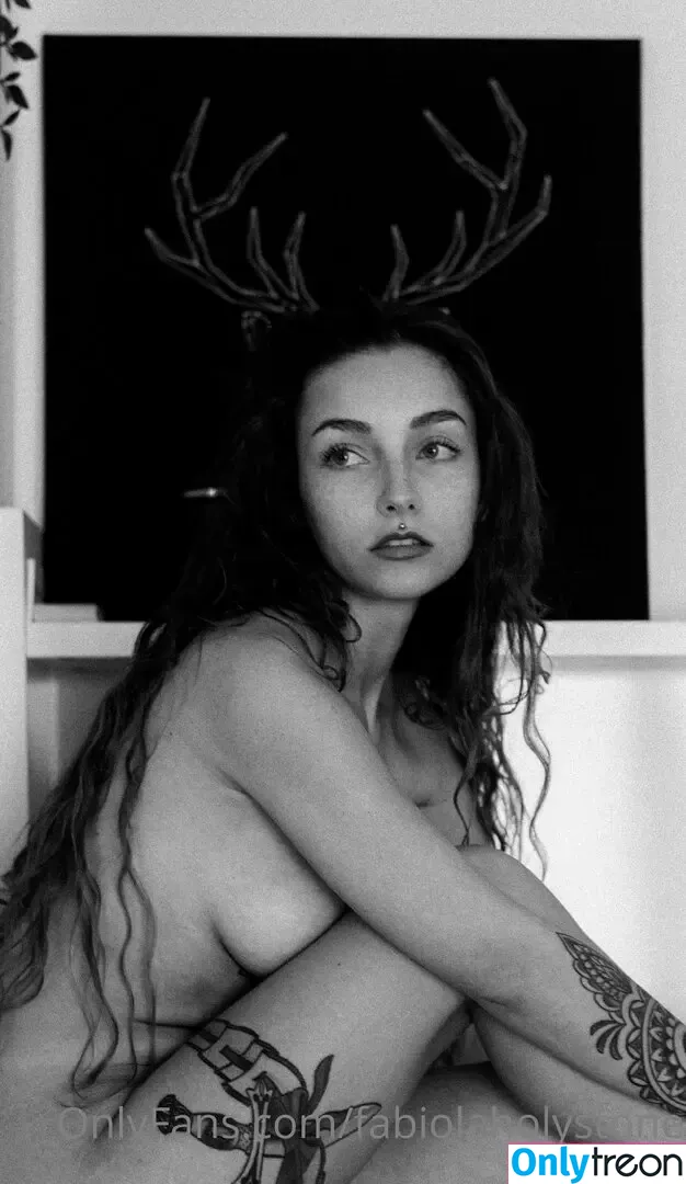 fabiolaholystone nude photo #0001 (fabiolaholystone)