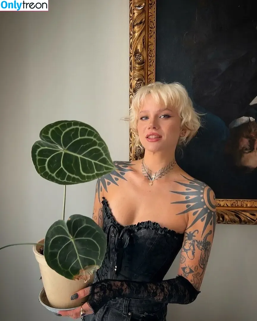 Faceofmisfits nude photo #0003 (campbellface)