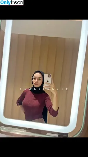 Fadhilahrzk / ashk_freepage фото голая #0001