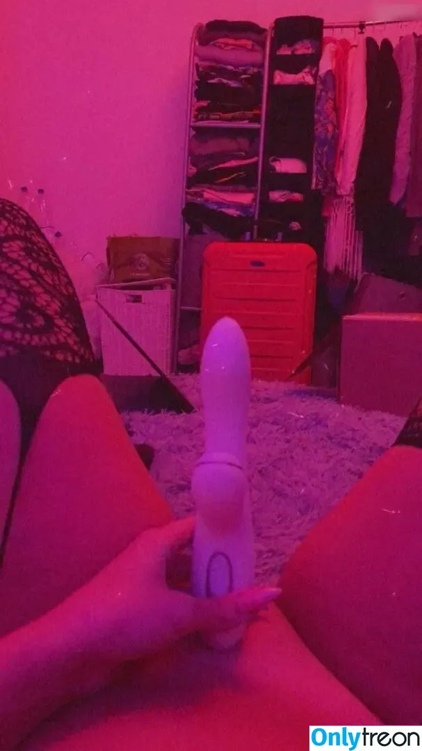 Fairy Karo nude photo #0123 (fairykaro / karolinantivist)