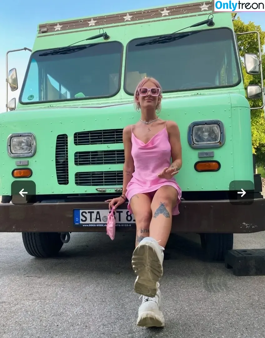 Fairy Karo nude photo #0148 (fairykaro / karolinantivist)