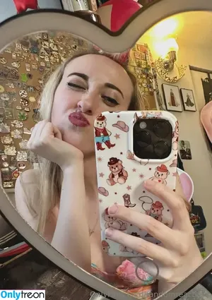 FandomReactions / fandomreactgirls nude photo #0564