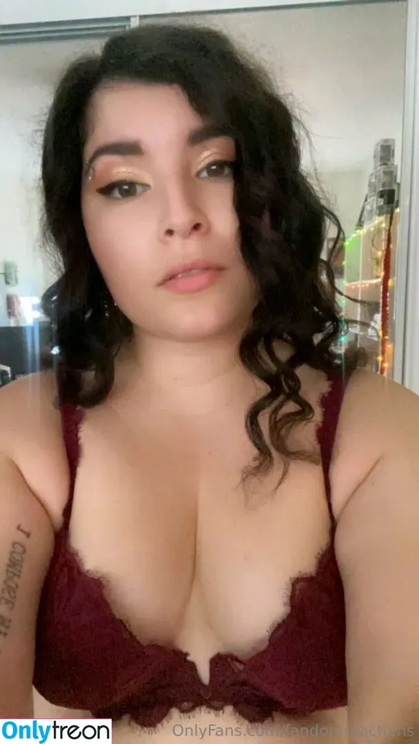 FandomReactions nude photo #0461 (fandomreactgirls)