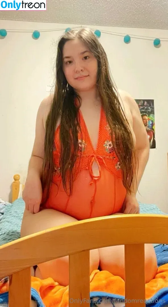 FandomReactions nude photo #0468 (fandomreactgirls)