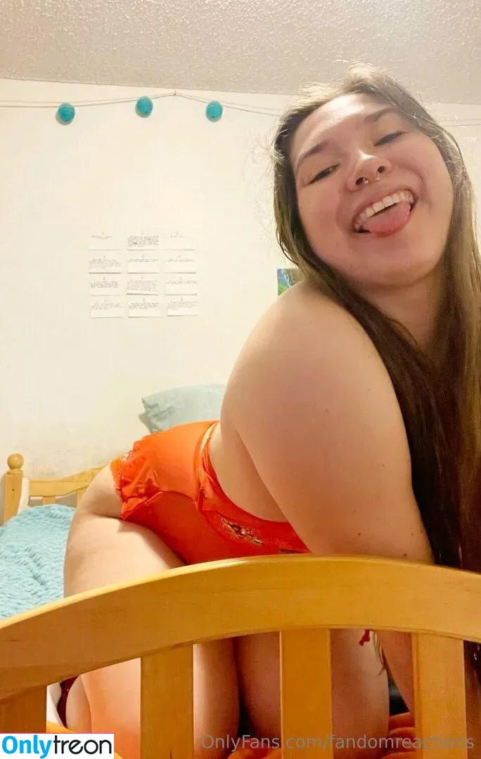 FandomReactions nude photo #0479 (fandomreactgirls)