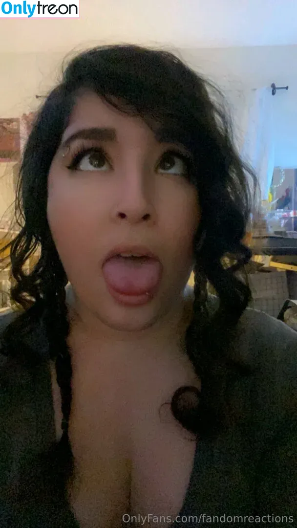 FandomReactions nude photo #0480 (fandomreactgirls)
