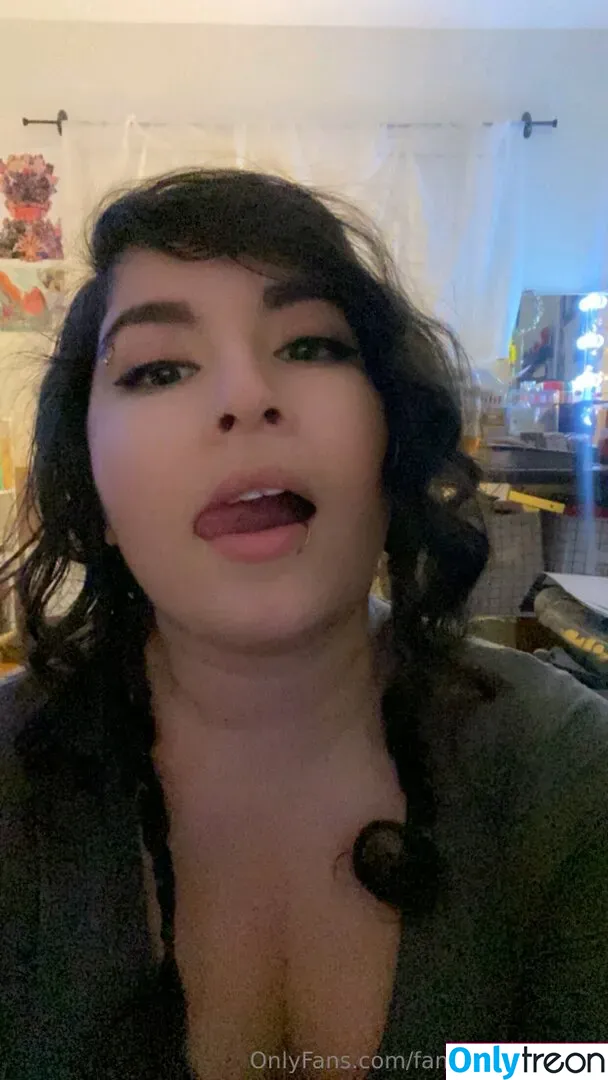 FandomReactions nude photo #0481 (fandomreactgirls)