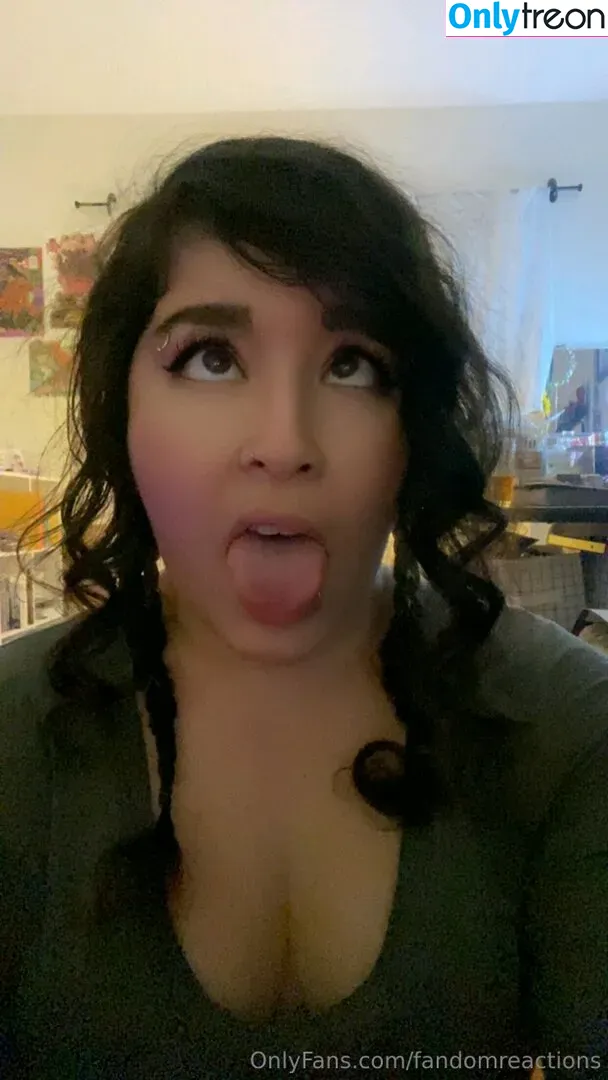FandomReactions nude photo #0482 (fandomreactgirls)