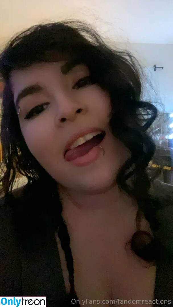 FandomReactions nude photo #0483 (fandomreactgirls)