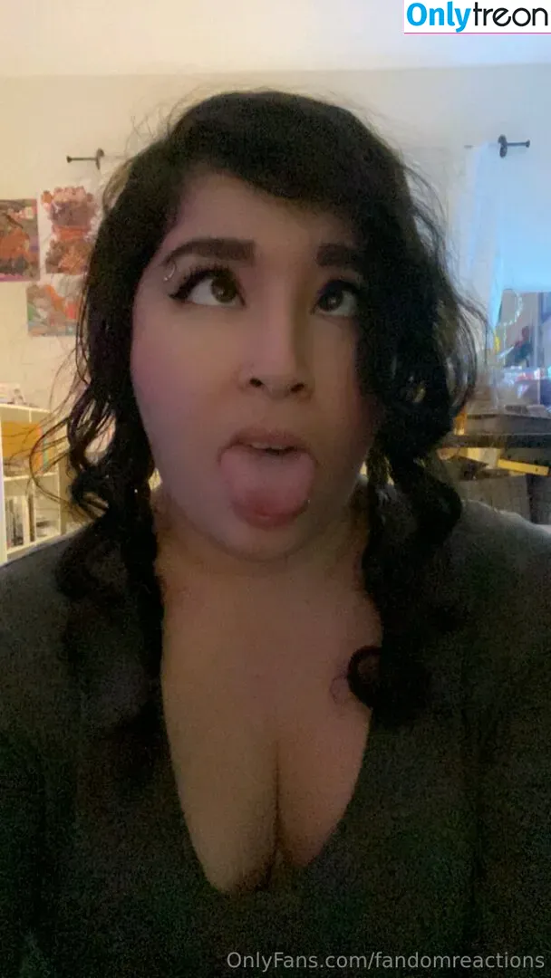 FandomReactions nude photo #0484 (fandomreactgirls)