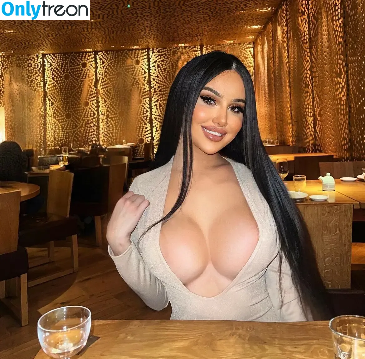Farah Kane nude photo #0003 (F_kane1 / tsprincessss)