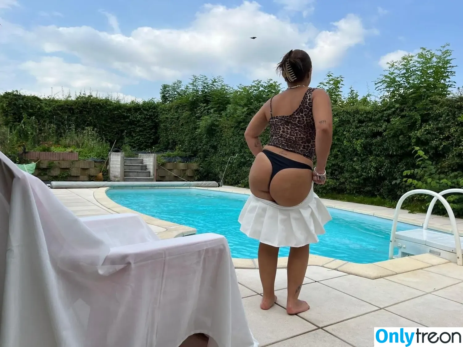 Farah_off nude photo #0056 (Farahf / farah_off_officiel)