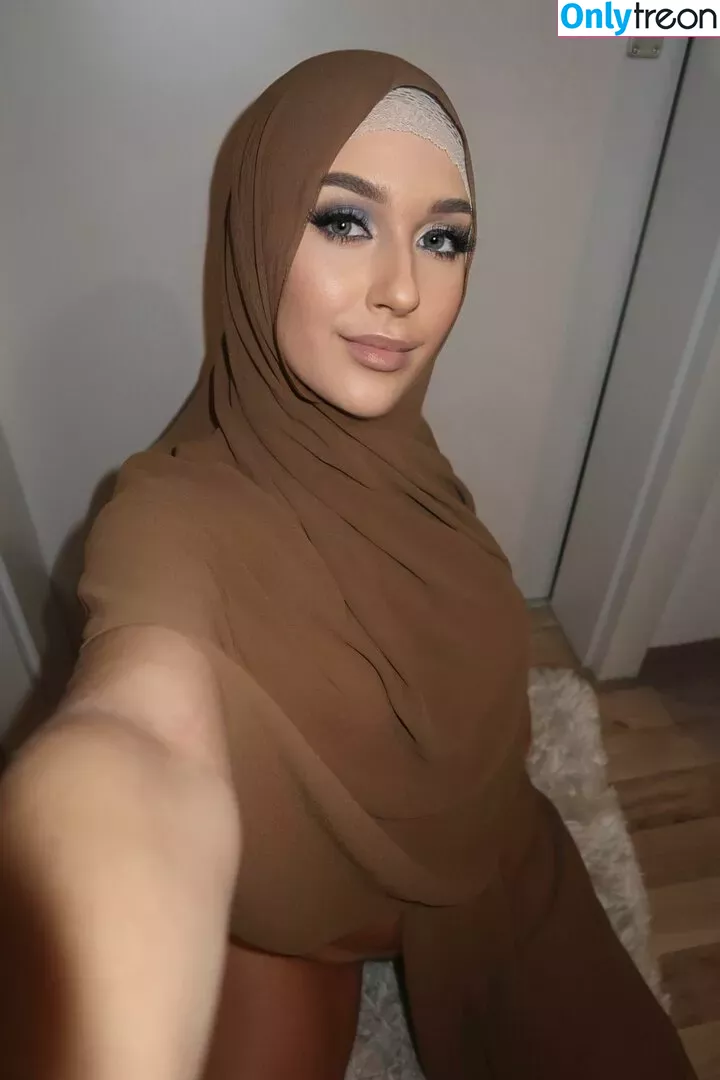 Fareeha nude photo #0115 (askfareeha / fareeha_bakir)