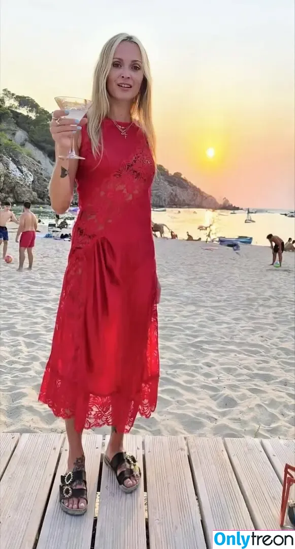 Fearne Cotton nude photo #0123 (fearnecotton)