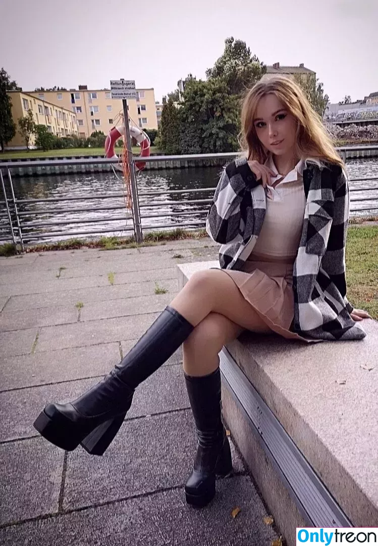 Feedeline nude photo #0380 (Feli / feedeline_ / itsonly_feli)