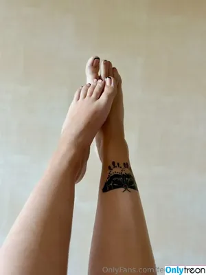 feet-goddezz / foot.goddess16 nude photo #0080