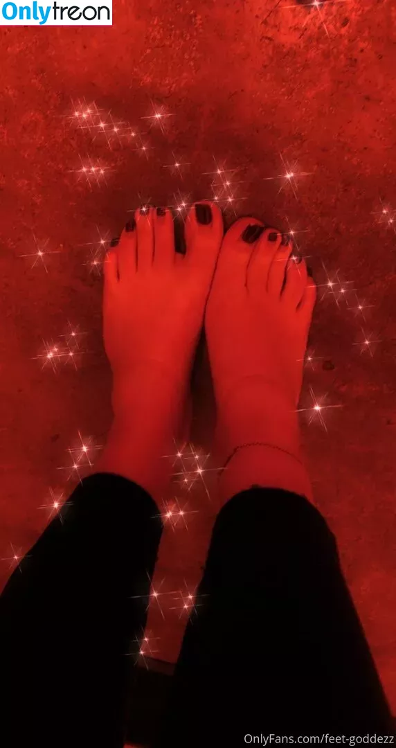 feet-goddezz голая photo #0005 (foot.goddess16)