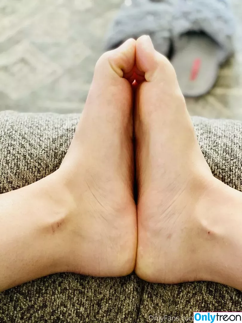 feet-goddezz голая photo #0048 (foot.goddess16)