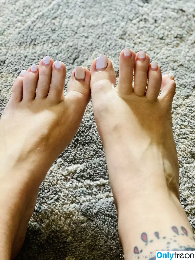 feet-goddezz голая photo #0049 (foot.goddess16)