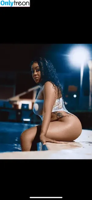 Feetbynieceyy / funsizeniecey nude photo #0001