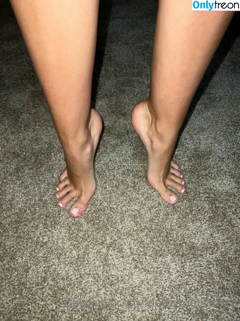 feetbytootsiefree голая photo #0003 (feetbytootsiefree)