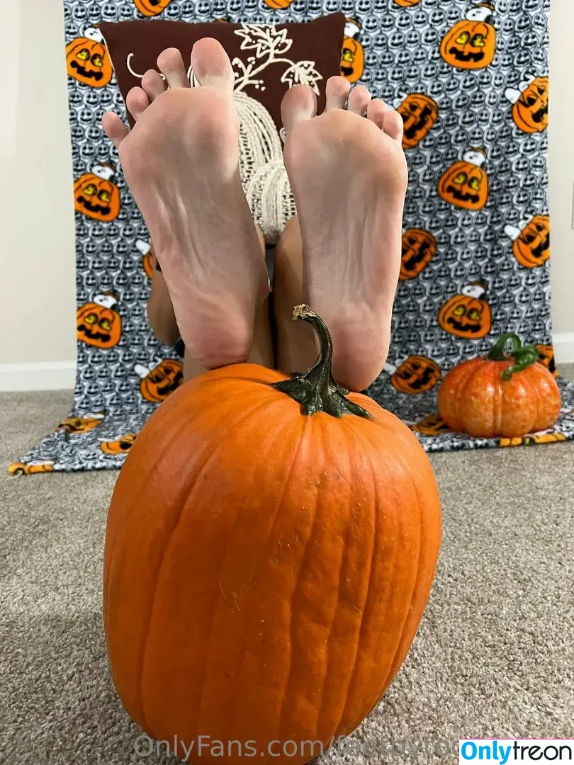 feetbytootsiefree голая photo #0039 (feetbytootsiefree)