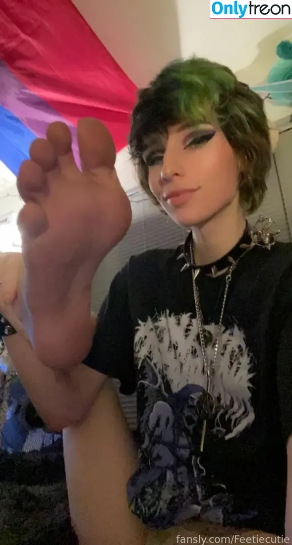 Feetiecutie nude photo #0013 (Kayla Lavigne / footiecutie)