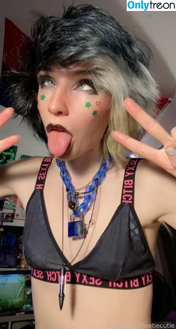 Feetiecutie nude photo #0021 (Kayla Lavigne / footiecutie)