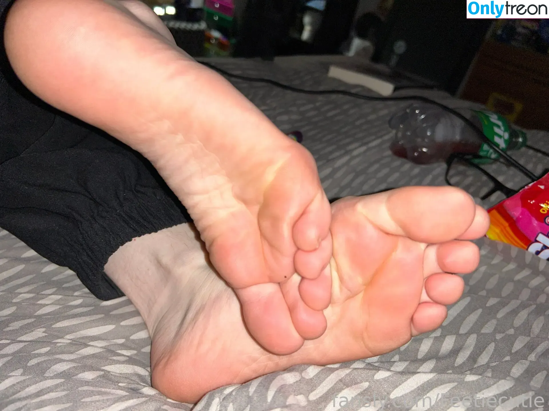Feetiecutie nude photo #0036 (Kayla Lavigne / footiecutie)