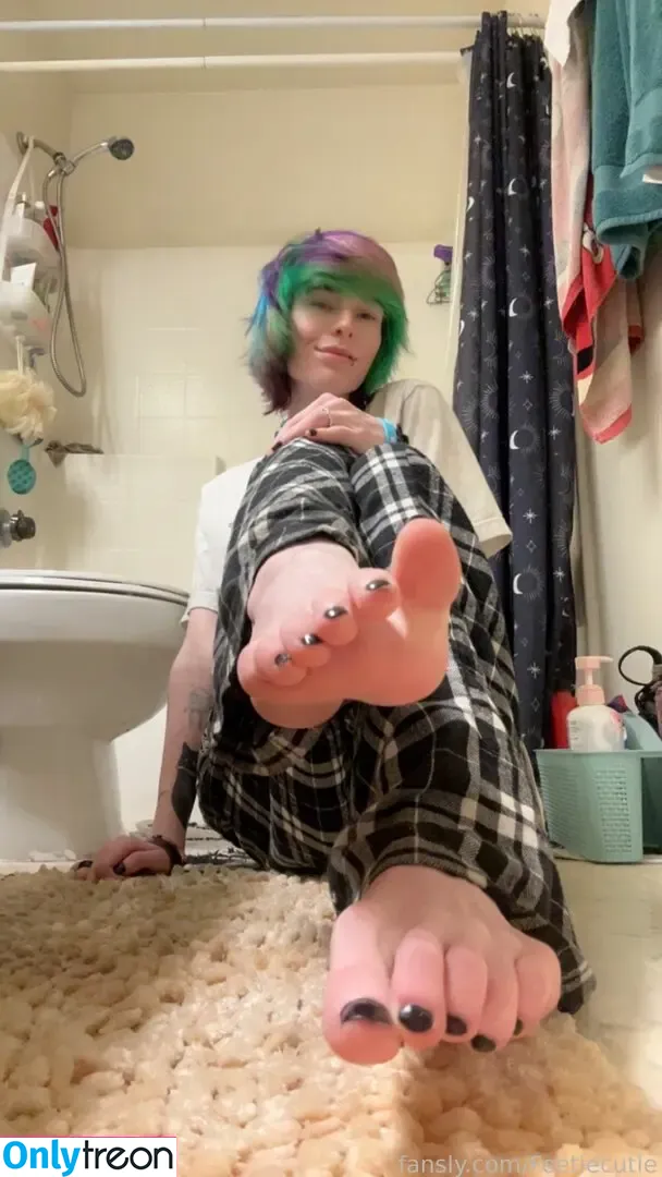 Feetiecutie nude photo #0042 (Kayla Lavigne / footiecutie)