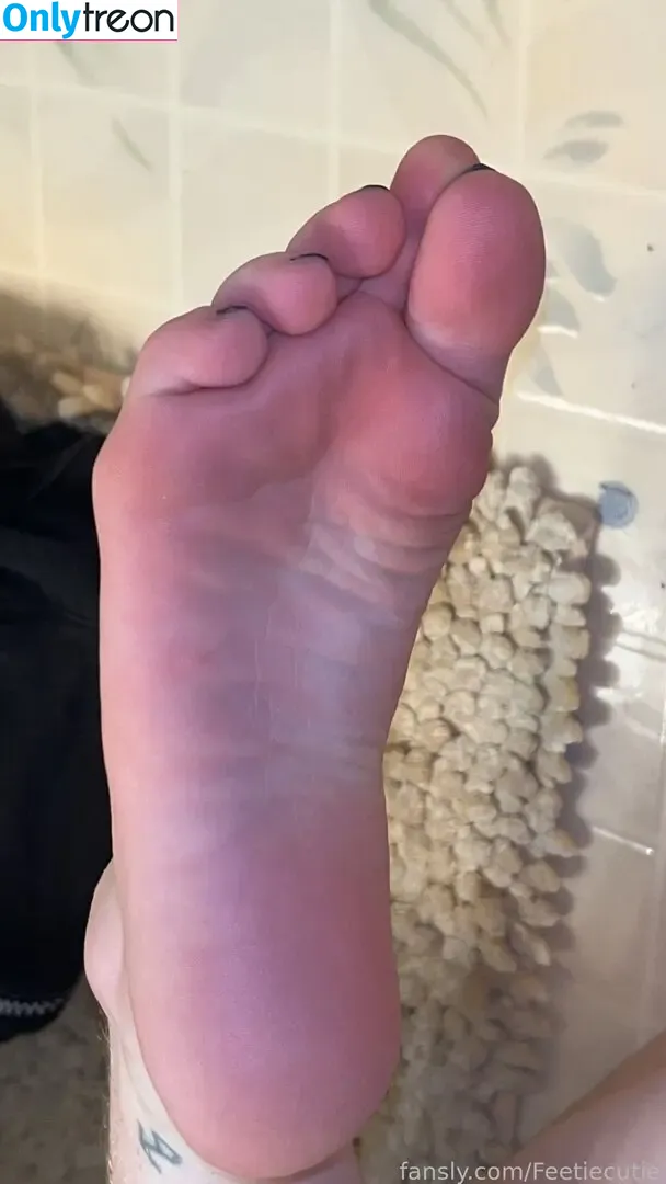 Feetiecutie nude photo #0043 (Kayla Lavigne / footiecutie)