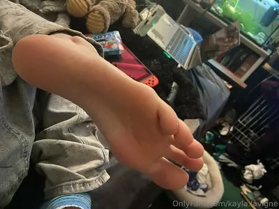 feetiecutieee / feetiecutie__ nude photo #0005