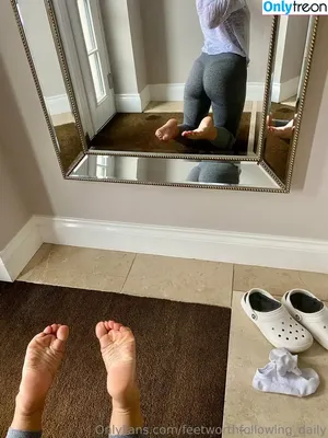 feetworthfollowing_daily / ftwtoday nude photo #0003