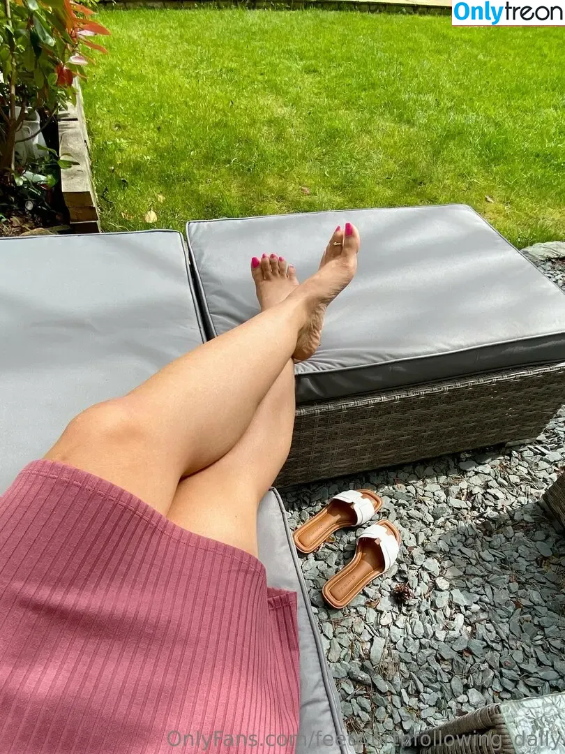 feetworthfollowing_daily nude photo #0010 (ftwtoday)