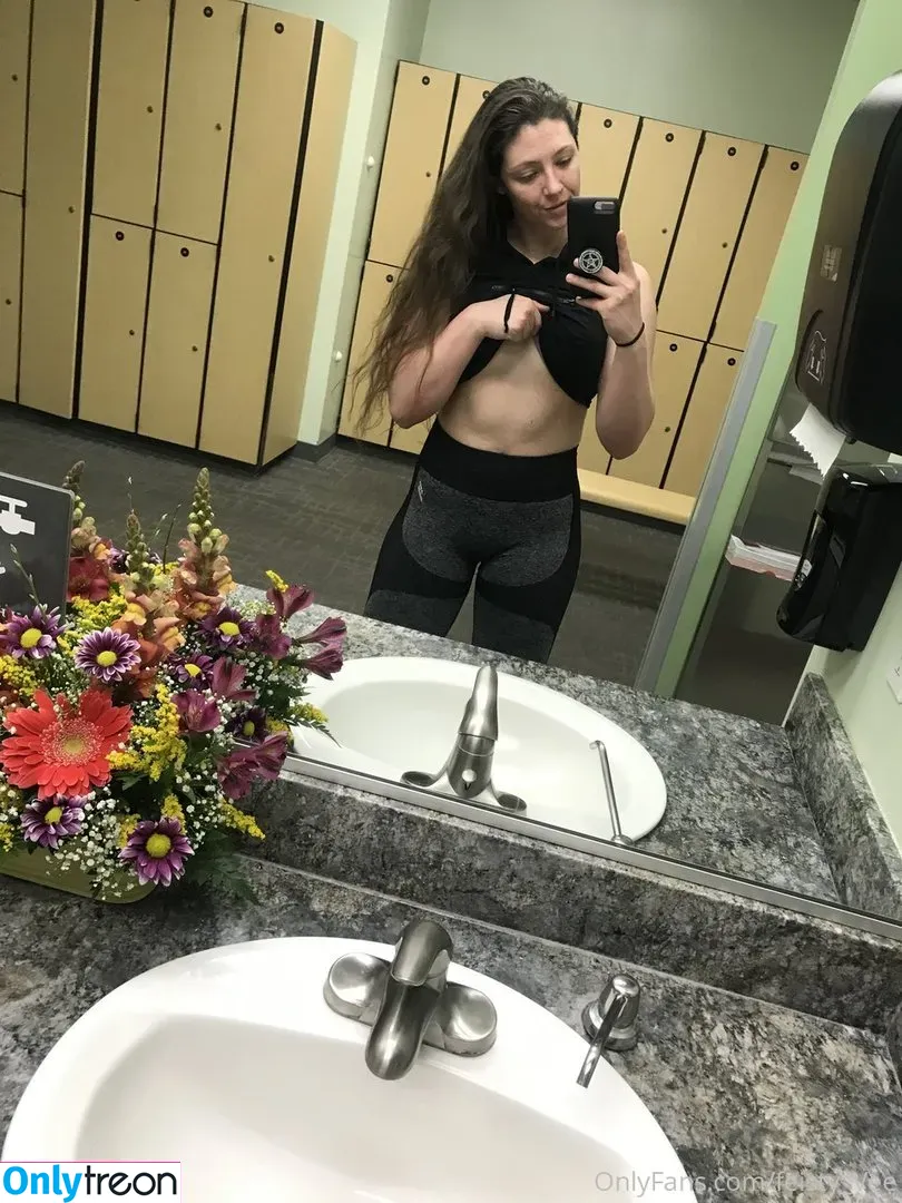 Feisty Vee nude photo #0007 (feisty_vee)