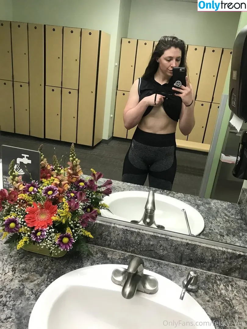Feisty Vee nude photo #0014 (feisty_vee)